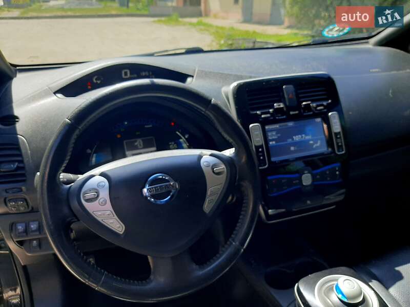 Хетчбек Nissan Leaf 2014 в Дніпрі