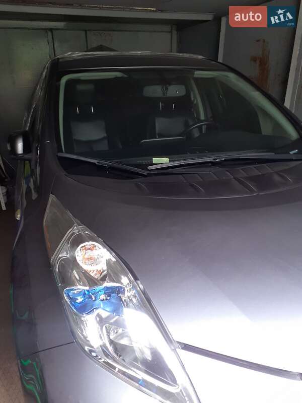 Хэтчбек Nissan Leaf 2014 в Хмельницком