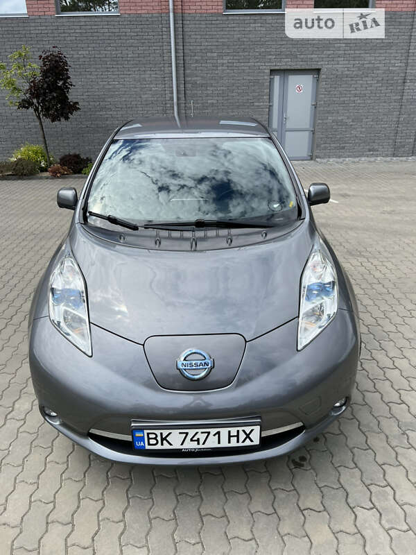 Хэтчбек Nissan Leaf 2014 в Костополе