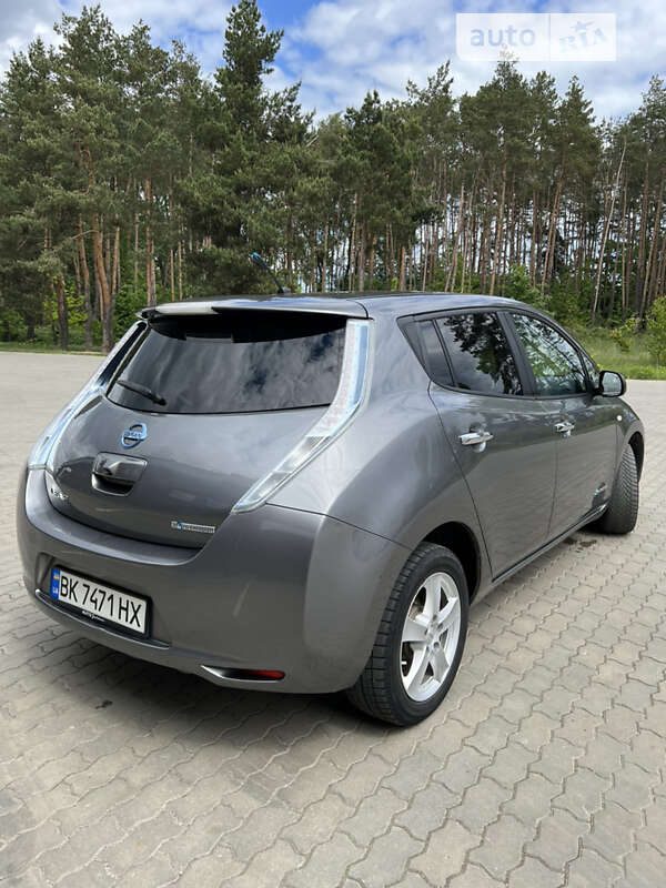 Хэтчбек Nissan Leaf 2014 в Костополе