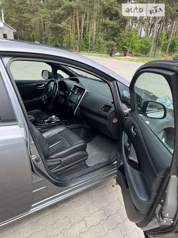 Хэтчбек Nissan Leaf 2014 в Костополе