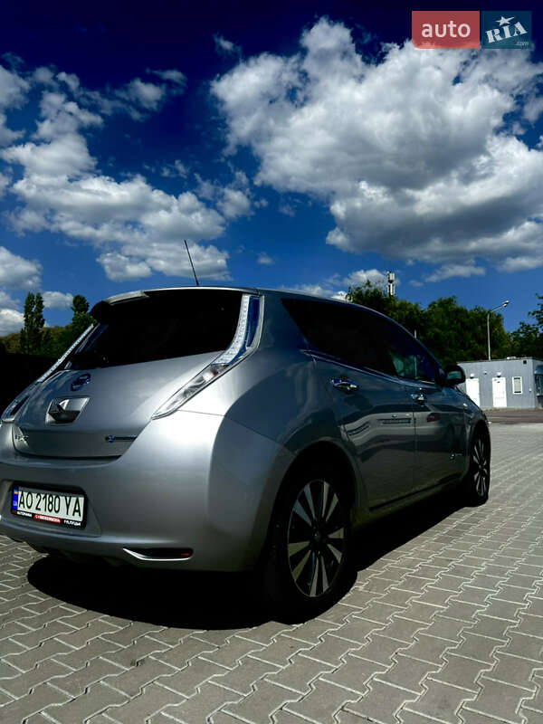 Хэтчбек Nissan Leaf 2016 в Мукачево