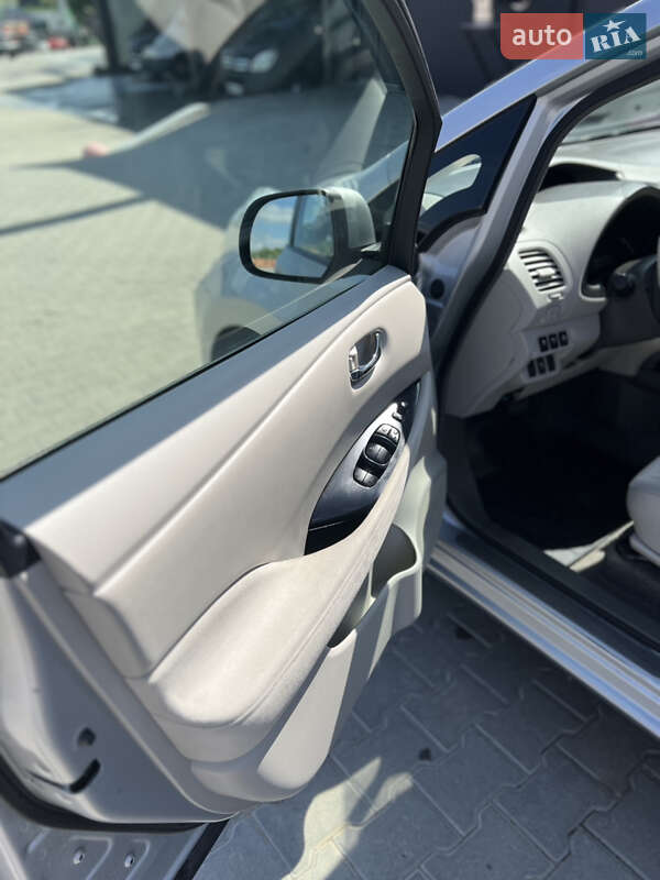 Хэтчбек Nissan Leaf 2012 в Сокирянах