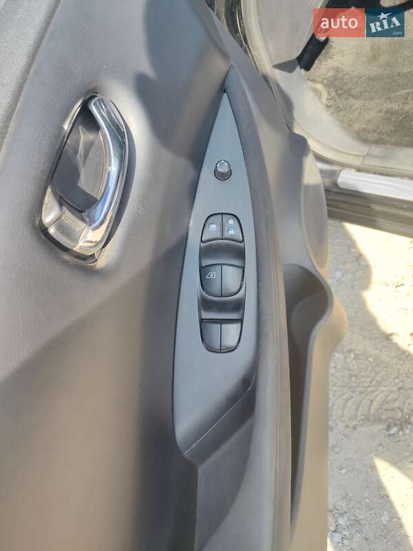Хэтчбек Nissan Leaf 2014 в Кропивницком