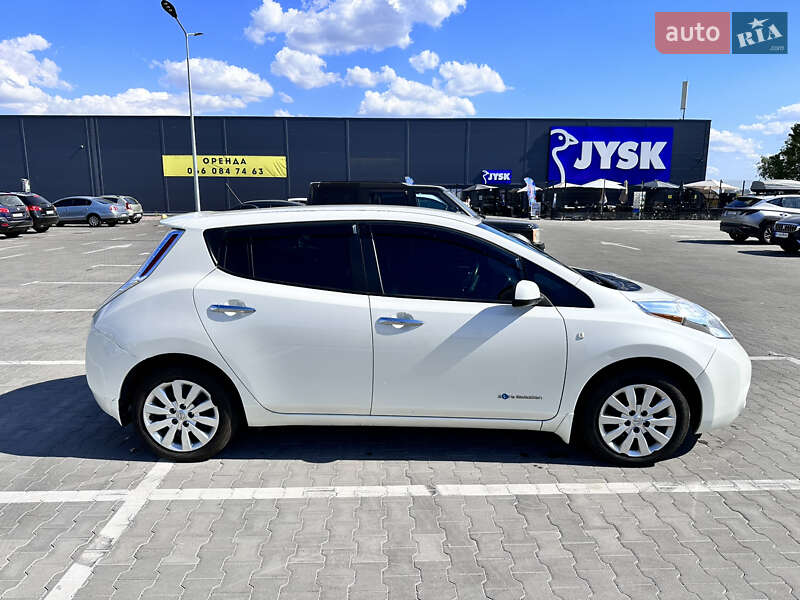 Хэтчбек Nissan Leaf 2015 в Киеве