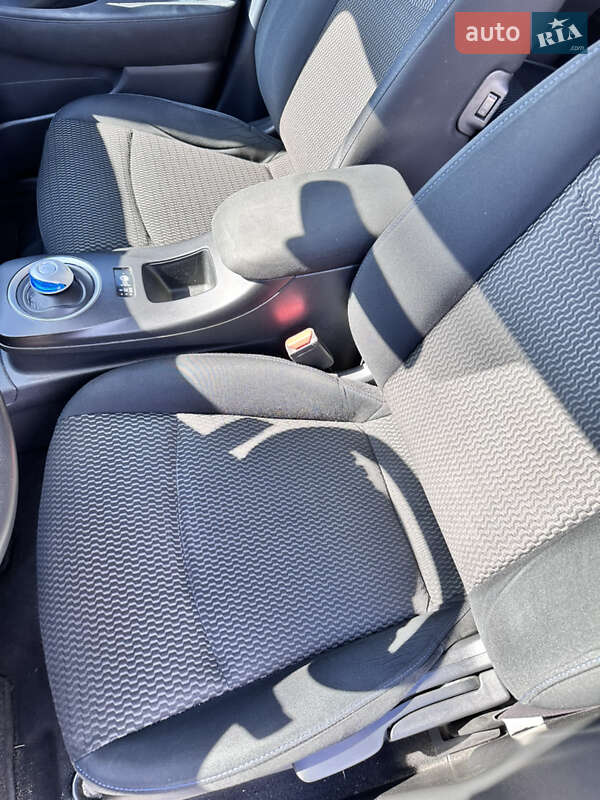 Хэтчбек Nissan Leaf 2015 в Киеве
