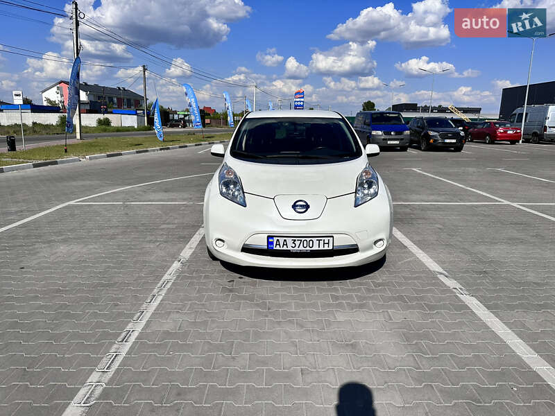 Хэтчбек Nissan Leaf 2015 в Киеве