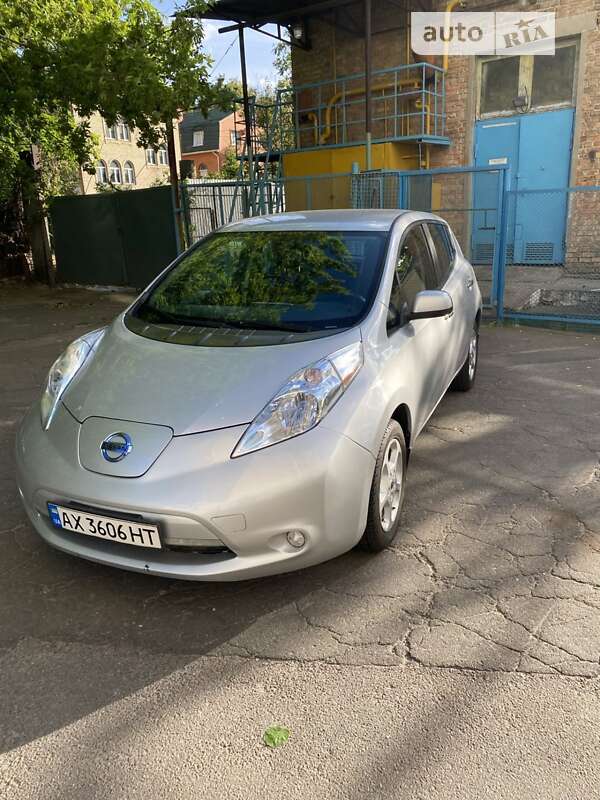 Хэтчбек Nissan Leaf 2013 в Киеве