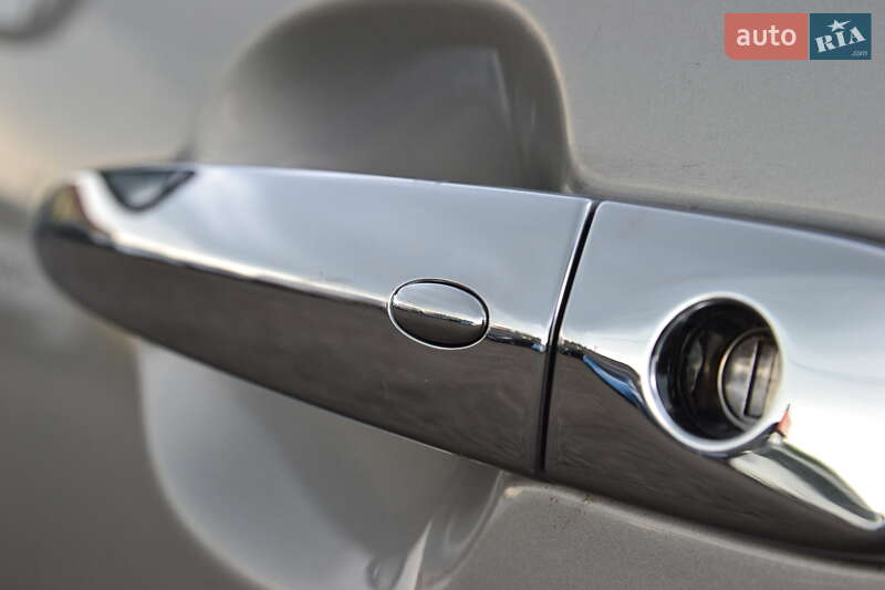 Хетчбек Nissan Leaf 2014 в Луцьку