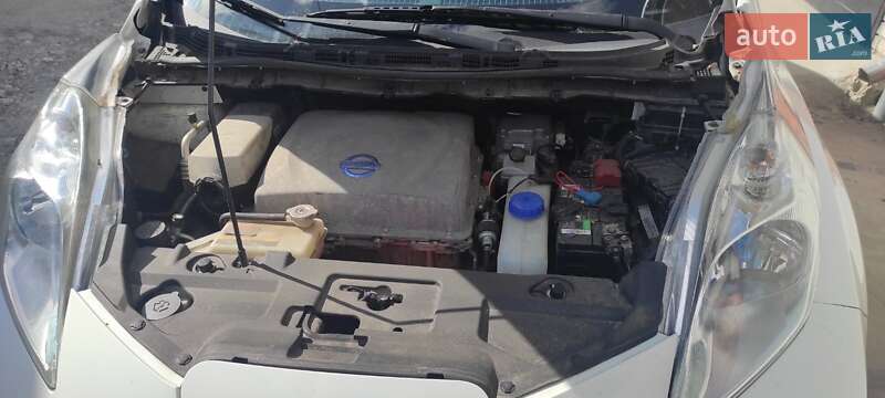 Хэтчбек Nissan Leaf 2013 в Тернополе