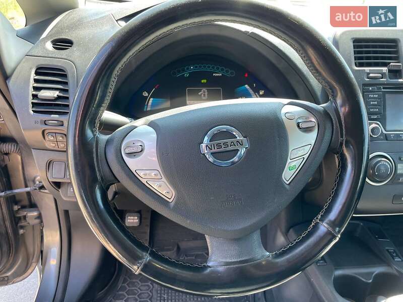 Хэтчбек Nissan Leaf 2016 в Николаеве