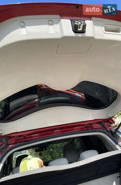 Хэтчбек Nissan Leaf 2012 в 
