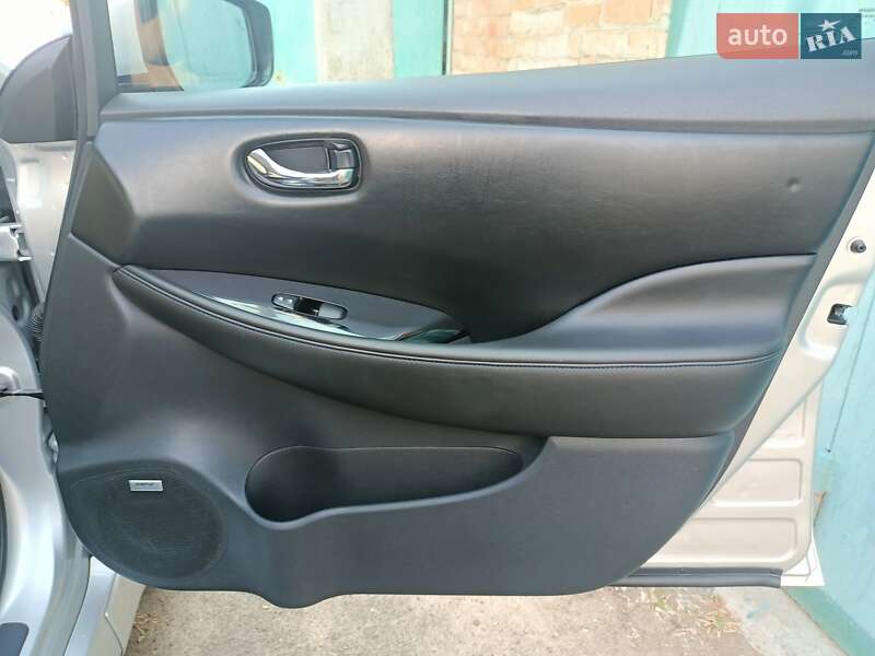 Хэтчбек Nissan Leaf 2022 в Александрие