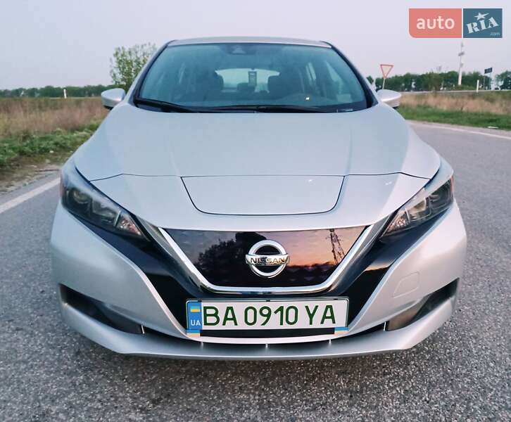 Хэтчбек Nissan Leaf 2022 в Александрие