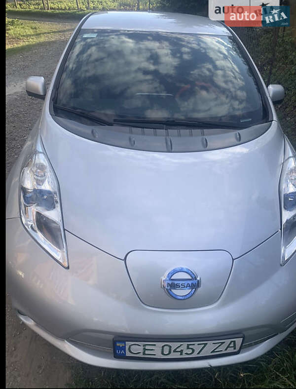 Хетчбек Nissan Leaf 2013 в Чернівцях