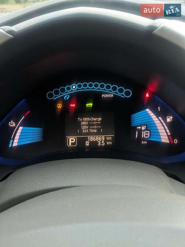 Хэтчбек Nissan Leaf 2011 в Запорожье