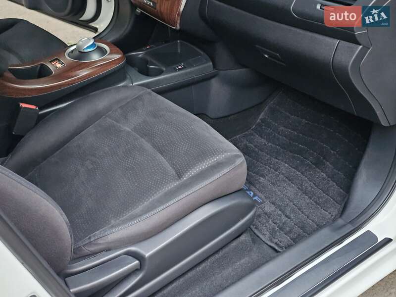 Хетчбек Nissan Leaf 2013 в Дніпрі