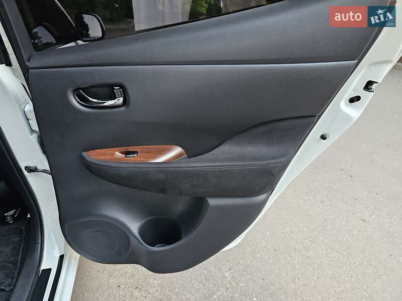 Хетчбек Nissan Leaf 2013 в Дніпрі