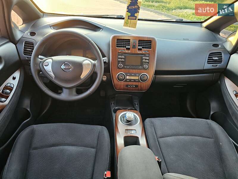 Хетчбек Nissan Leaf 2013 в Дніпрі