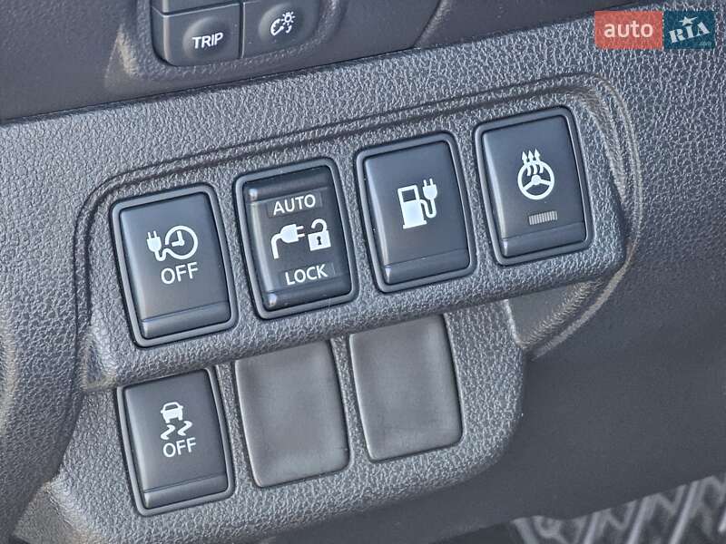 Хетчбек Nissan Leaf 2013 в Дніпрі