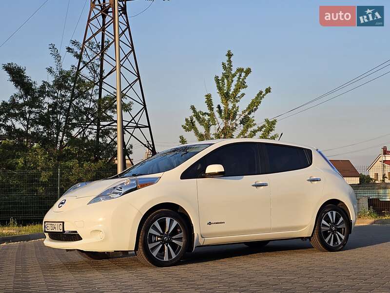 Хетчбек Nissan Leaf 2013 в Дніпрі