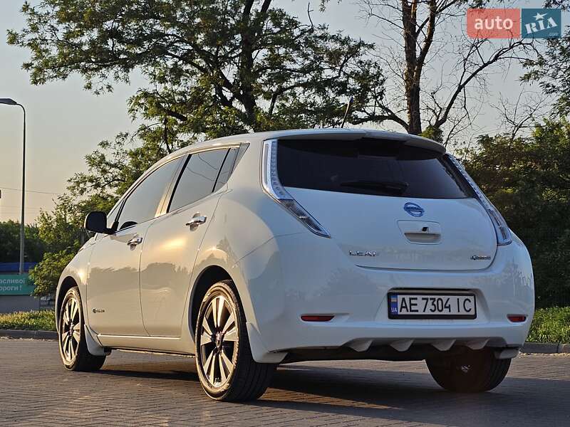 Хетчбек Nissan Leaf 2013 в Дніпрі