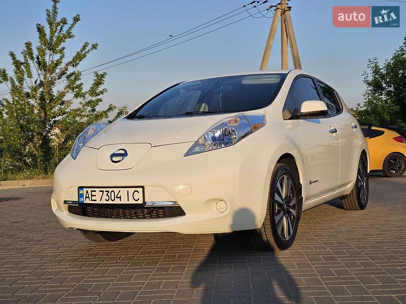 Хетчбек Nissan Leaf 2013 в Дніпрі