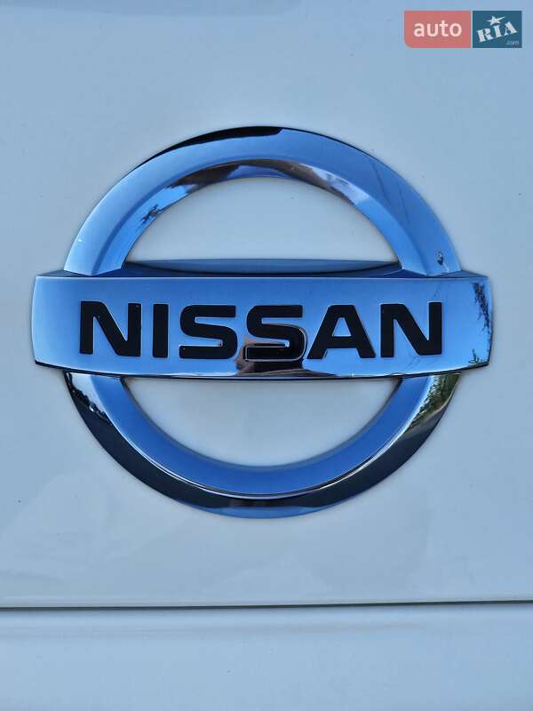 Хетчбек Nissan Leaf 2013 в Дніпрі