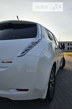 Хэтчбек Nissan Leaf 2013 в Днепре