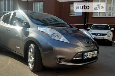 Хетчбек Nissan Leaf 2015 в Києві