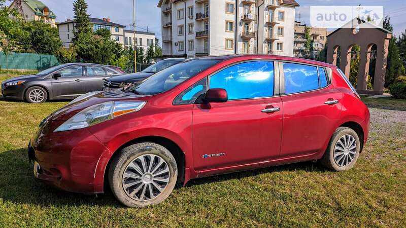 Хетчбек Nissan Leaf 2013 в Ужгороді