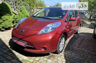 Хетчбек Nissan Leaf 2012 в Чернівцях