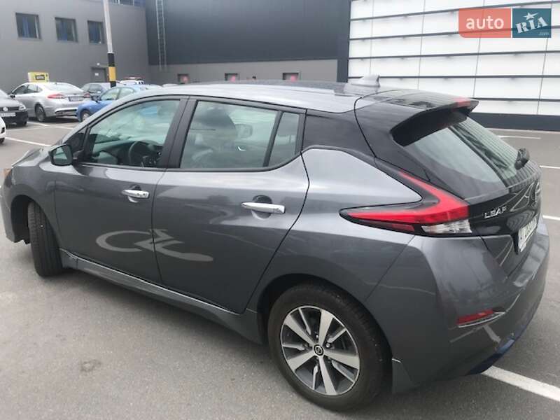 Хэтчбек Nissan Leaf 2021 в Киеве