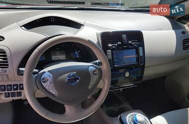 Хэтчбек Nissan Leaf 2013 в 