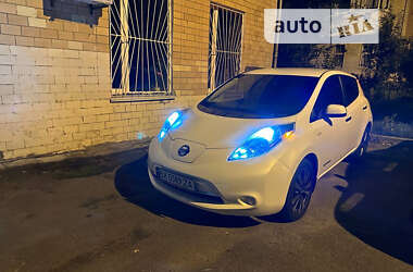 Хэтчбек Nissan Leaf 2014 в Хмельницком