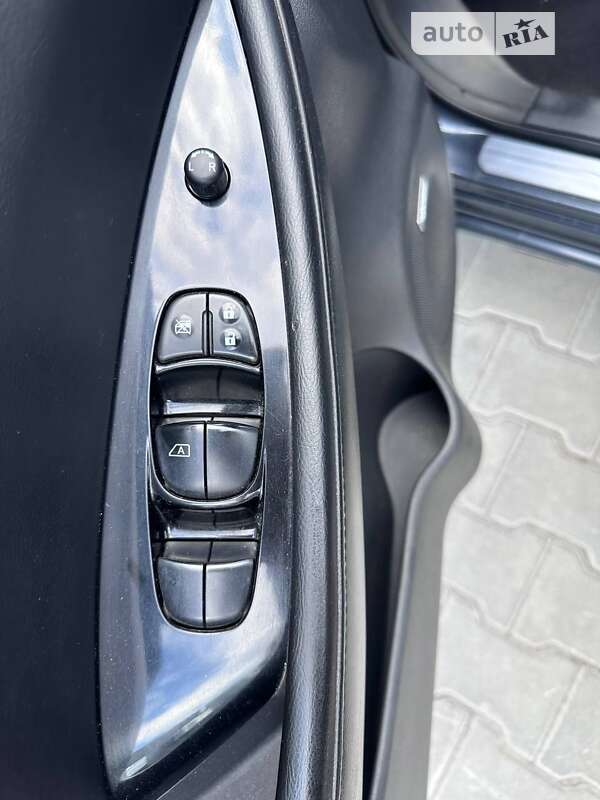 Хэтчбек Nissan Leaf 2013 в Киеве