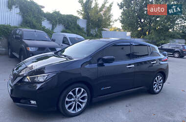 Хэтчбек Nissan Leaf 2018 в 