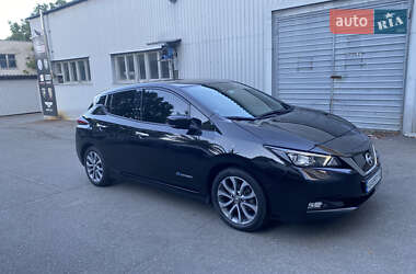 Хэтчбек Nissan Leaf 2018 в 