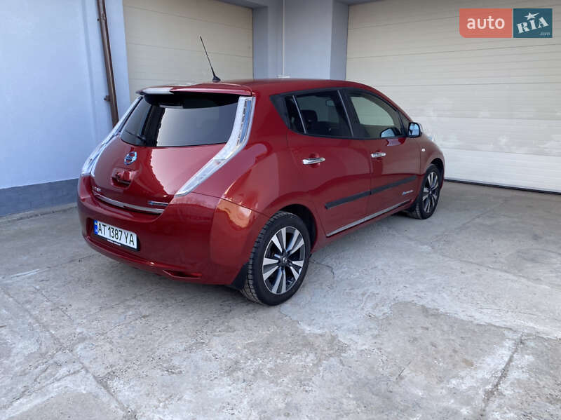 Хэтчбек Nissan Leaf 2016 в Снятине