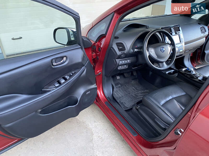 Хэтчбек Nissan Leaf 2016 в Снятине