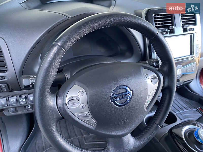 Хэтчбек Nissan Leaf 2016 в Снятине