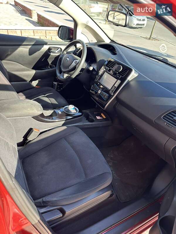 Хэтчбек Nissan Leaf 2014 в Полонном