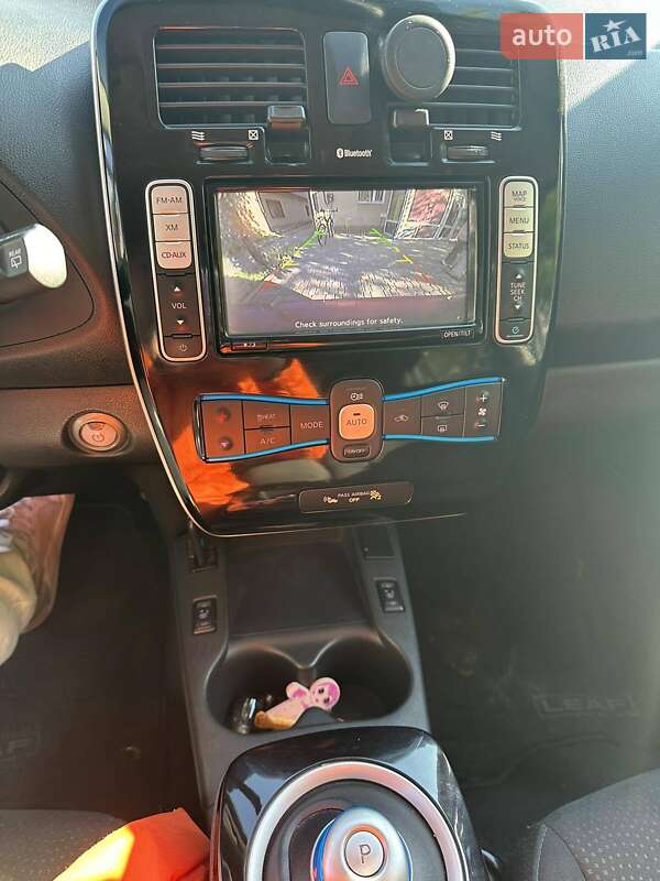 Хэтчбек Nissan Leaf 2014 в Полонном