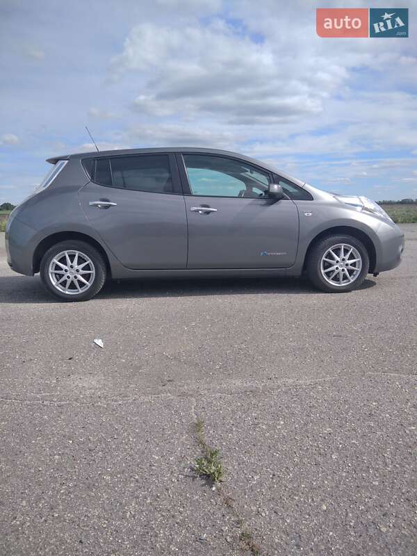 Хетчбек Nissan Leaf 2015 в Новому Бузі