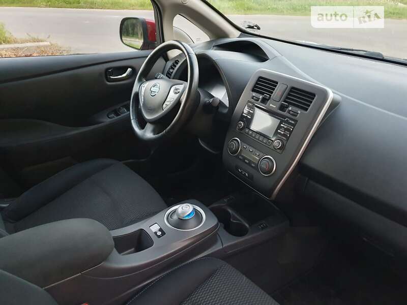 Хэтчбек Nissan Leaf 2015 в Днепре
