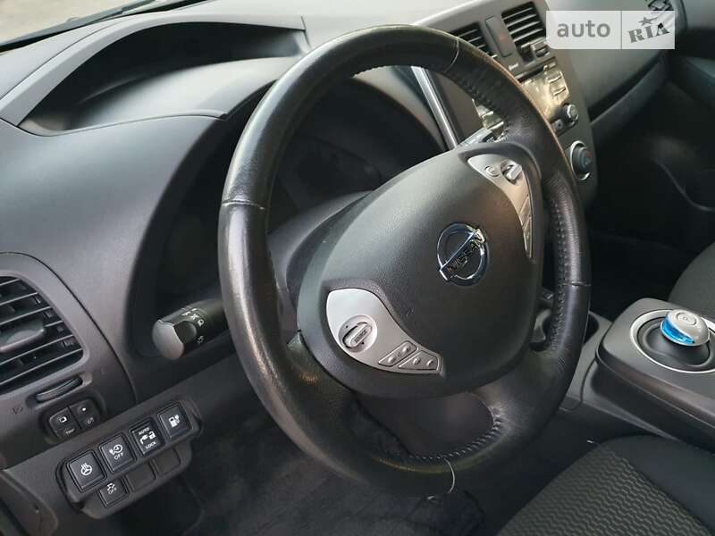 Хэтчбек Nissan Leaf 2015 в Днепре