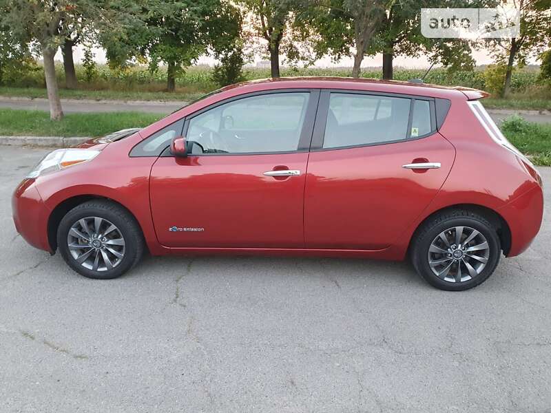 Хэтчбек Nissan Leaf 2015 в Днепре