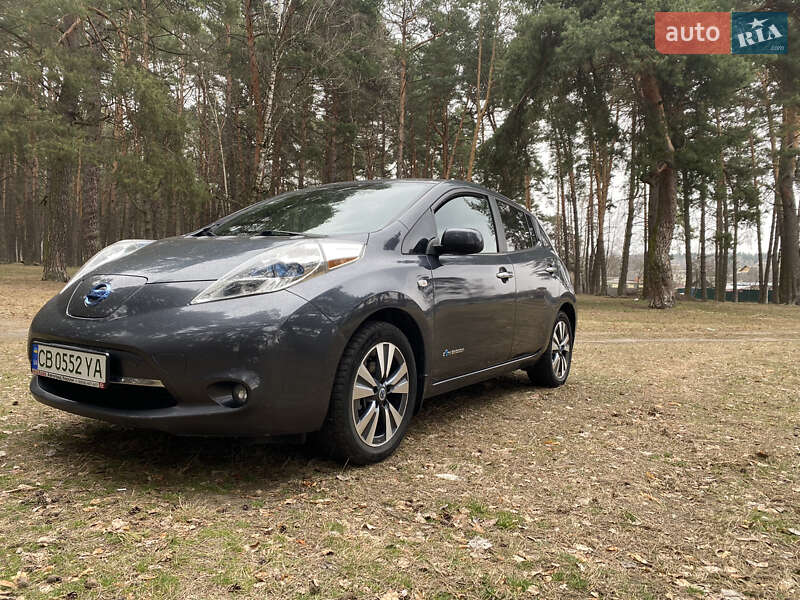 Хетчбек Nissan Leaf 2013 в Чернігові