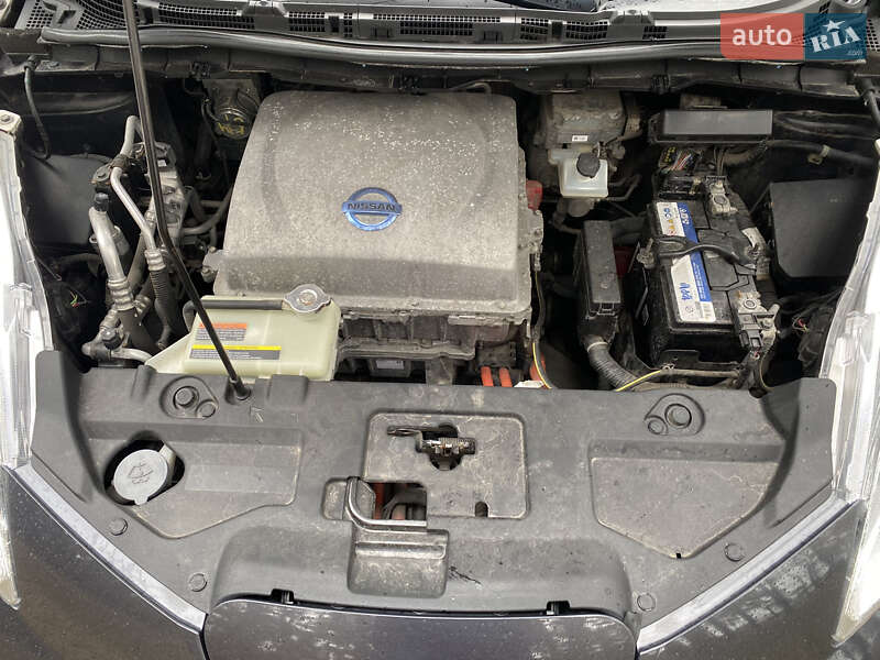 Хетчбек Nissan Leaf 2013 в Чернігові