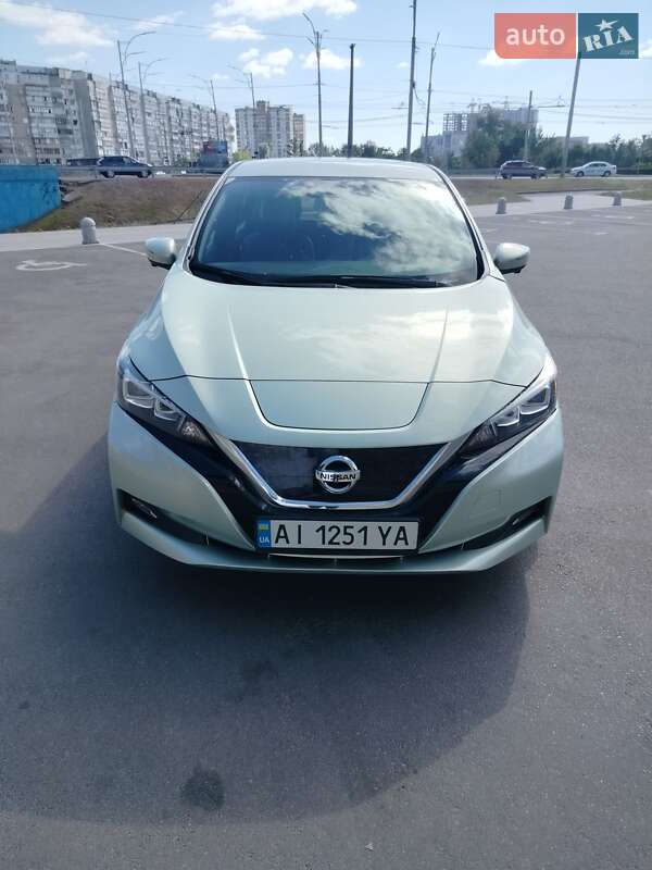 Хэтчбек Nissan Leaf 2018 в Киеве